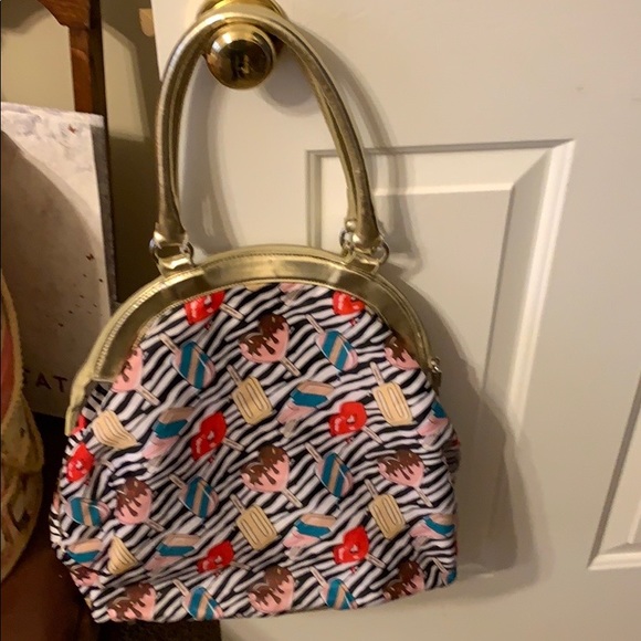 BETSEYVILLE  HOBO PURSE CUTE AS  IT CAN BE. - Picture 2 of 7